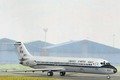 Transportflugzeug McDonnell Douglas C-9B Skytrain II 1:144