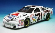 1997 Ford Thunderbird 1:24
