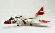 Grumman F9F-8T Cougar 1:144